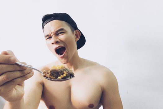 Để dinh dưỡng tập gym thì Koo tự nấu