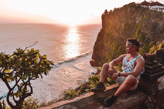 Uluwatu Temple: Chiều vàng rực rỡ trên đền cổ